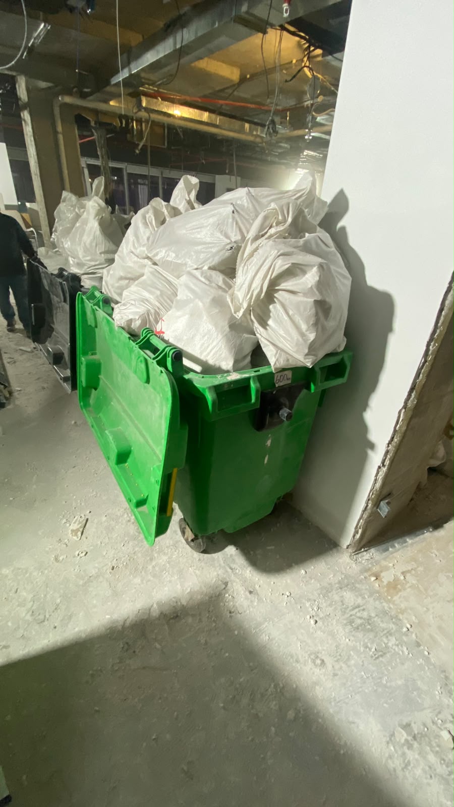 Demoliciones técnicas con equipos especializados - CLR Santiago